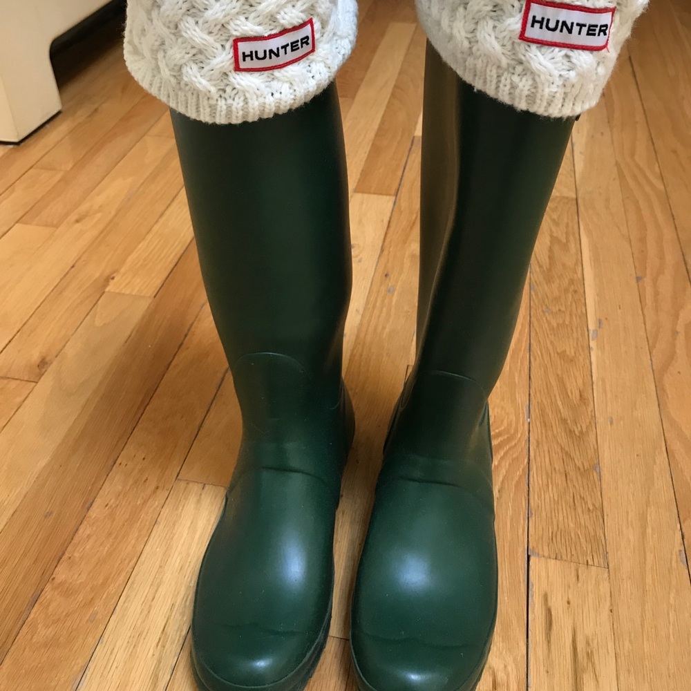 HUNTER RAINBOOTS W/ SOCKS! *WORN ONCE*